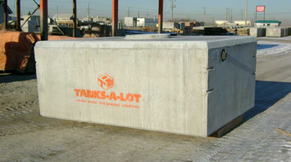 Precast concrete tank